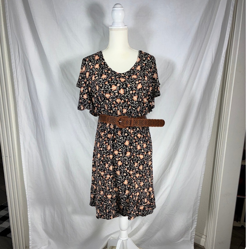 Wallflower Floral V-Neck Belted Dress Black Peach XXL Short Sleeve Ruffle Hem